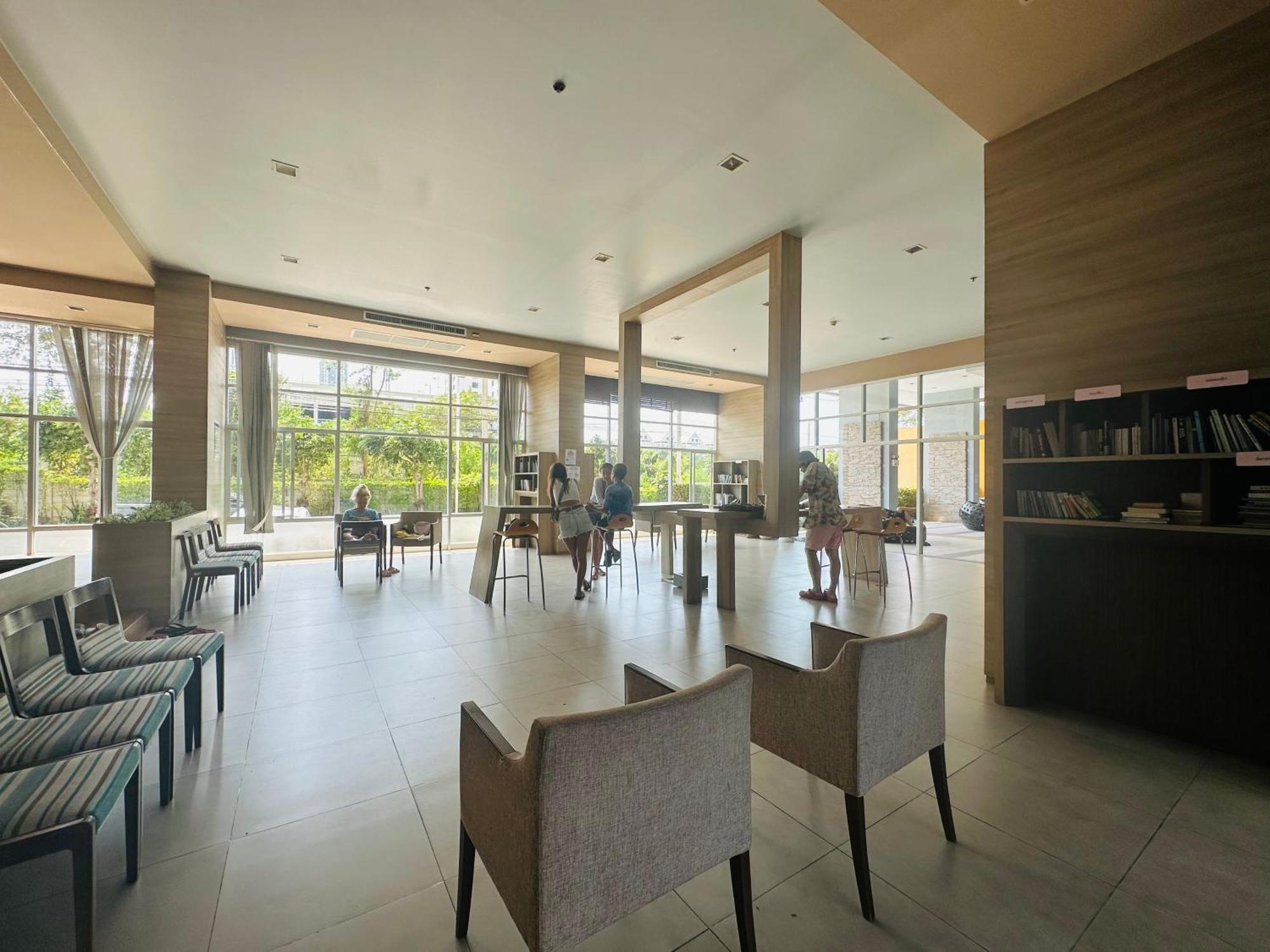 Seaview Beach Room Lumpini-Pool And Gym Face To Ocean Jomtien Beach Exterior photo
