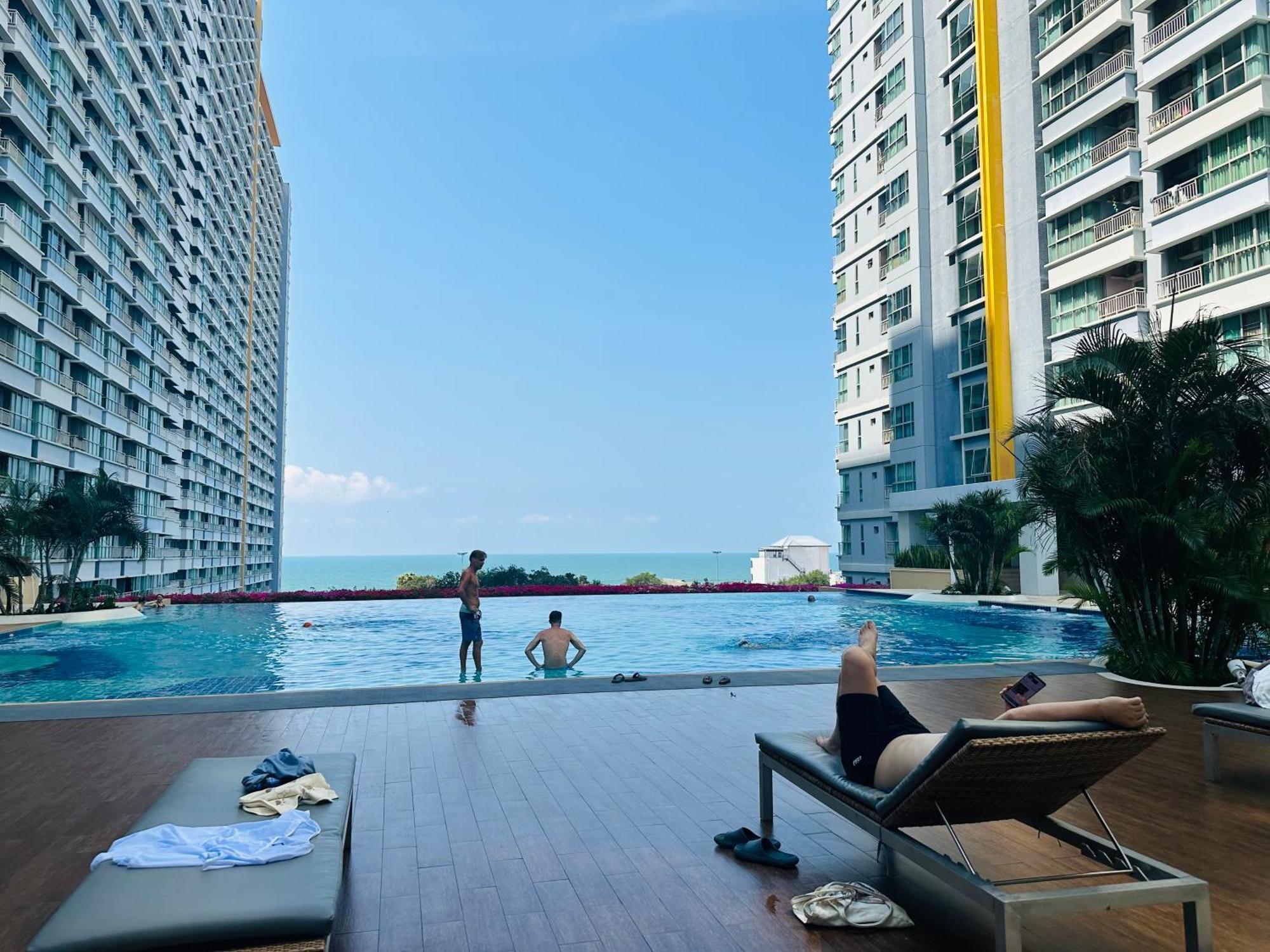 Seaview Beach Room Lumpini-Pool And Gym Face To Ocean Jomtien Beach Exterior photo